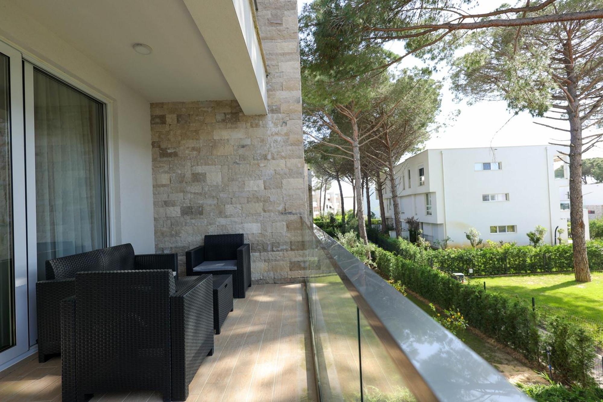 Sanpietro Vacation Apartments Дуррес Экстерьер фото